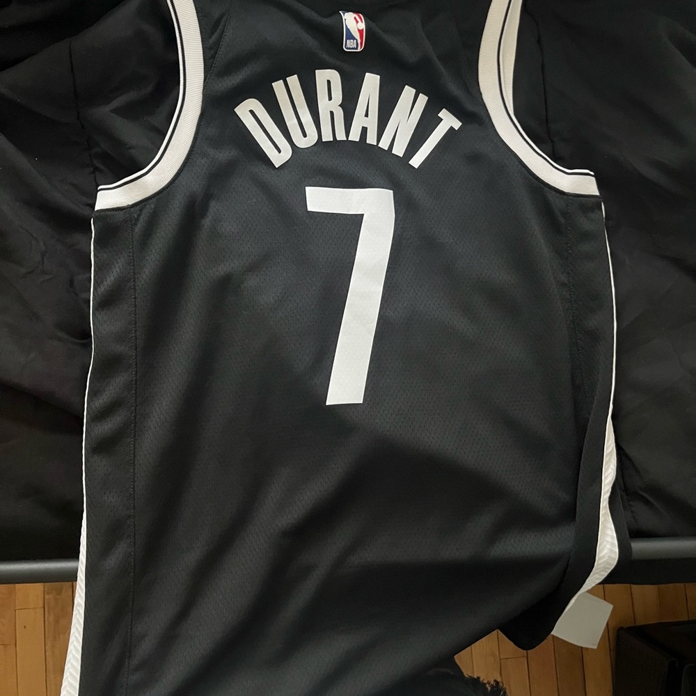 Brooklyn nets Kevin Durant jersey in medium men’s